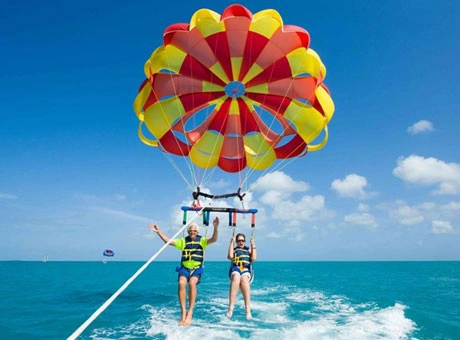 Parasailing in Dubai