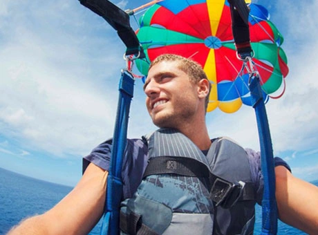 Parasailing in Dubai